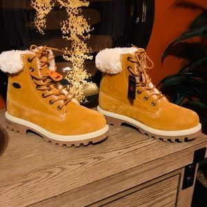 NWT LUGS WOMEN’S EMPIRE HI FUR BOOT. SIZE 5.5